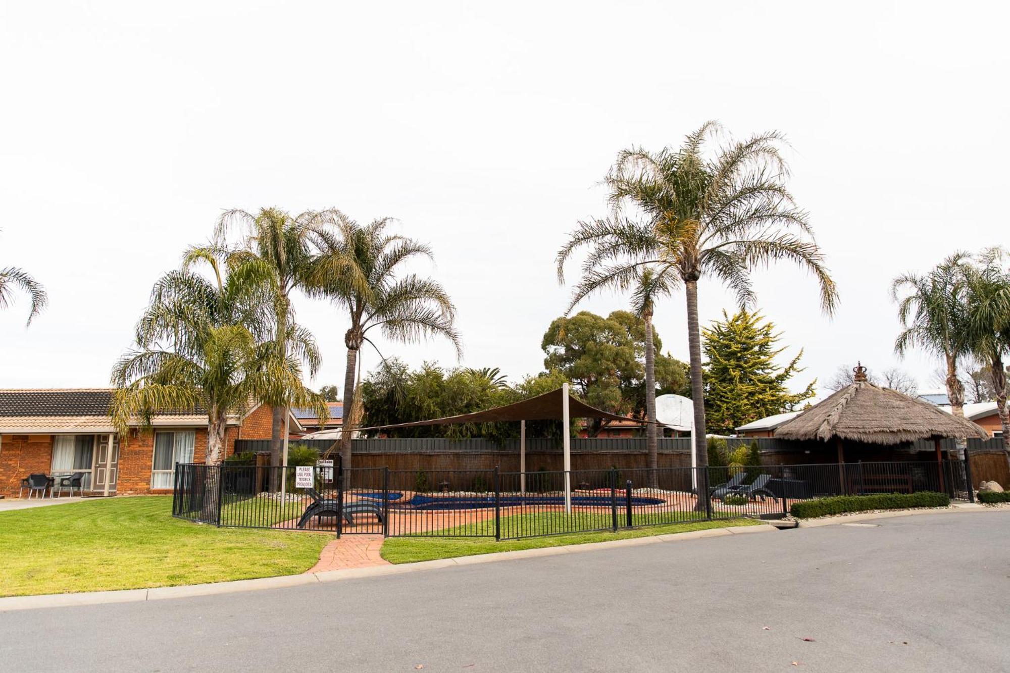 Tea House Motor Inn Bendigo Bagian luar foto