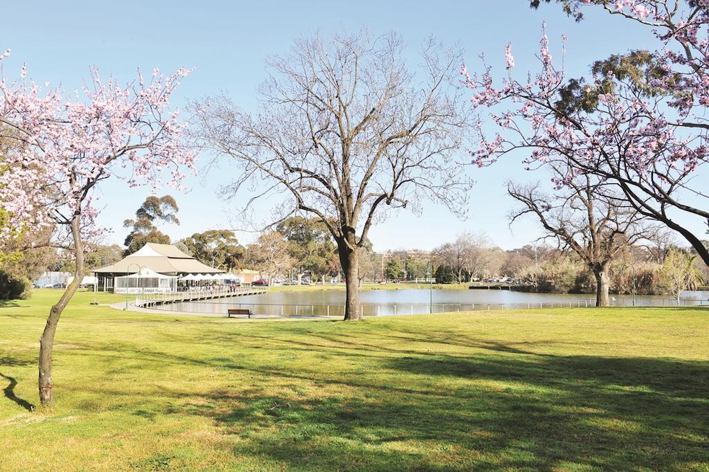 Tea House Motor Inn Bendigo Bagian luar foto